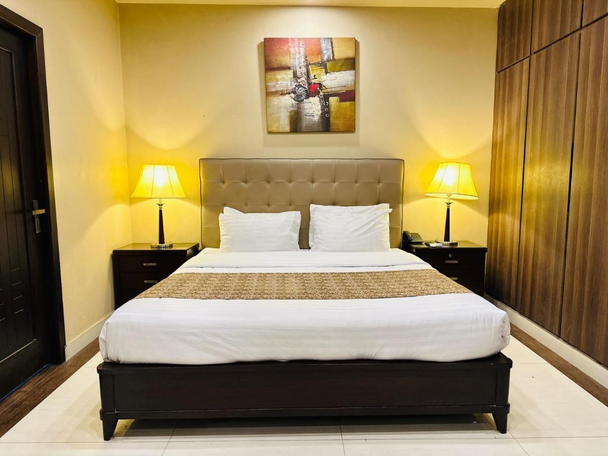Grand Regent Hotel And Suites Faisalabad Extérieur photo