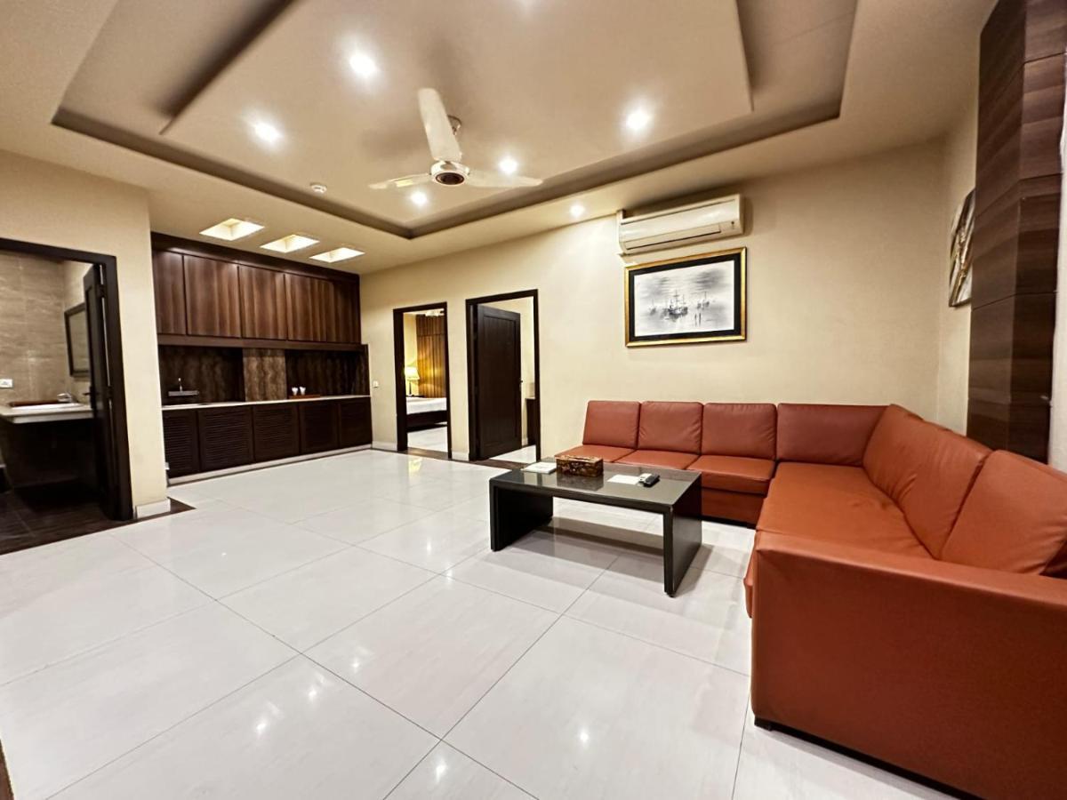 Grand Regent Hotel And Suites Faisalabad Extérieur photo