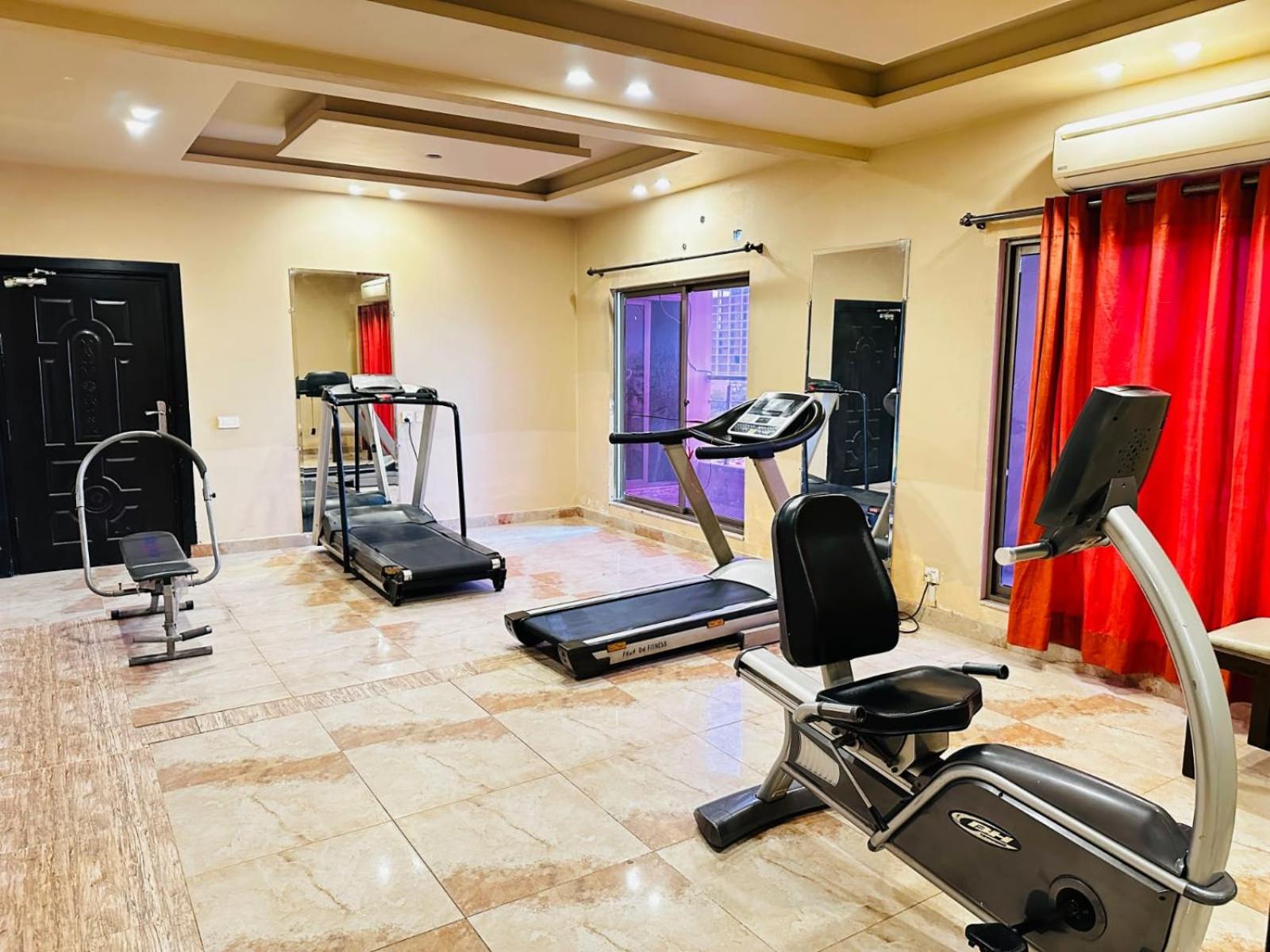 Grand Regent Hotel And Suites Faisalabad Extérieur photo