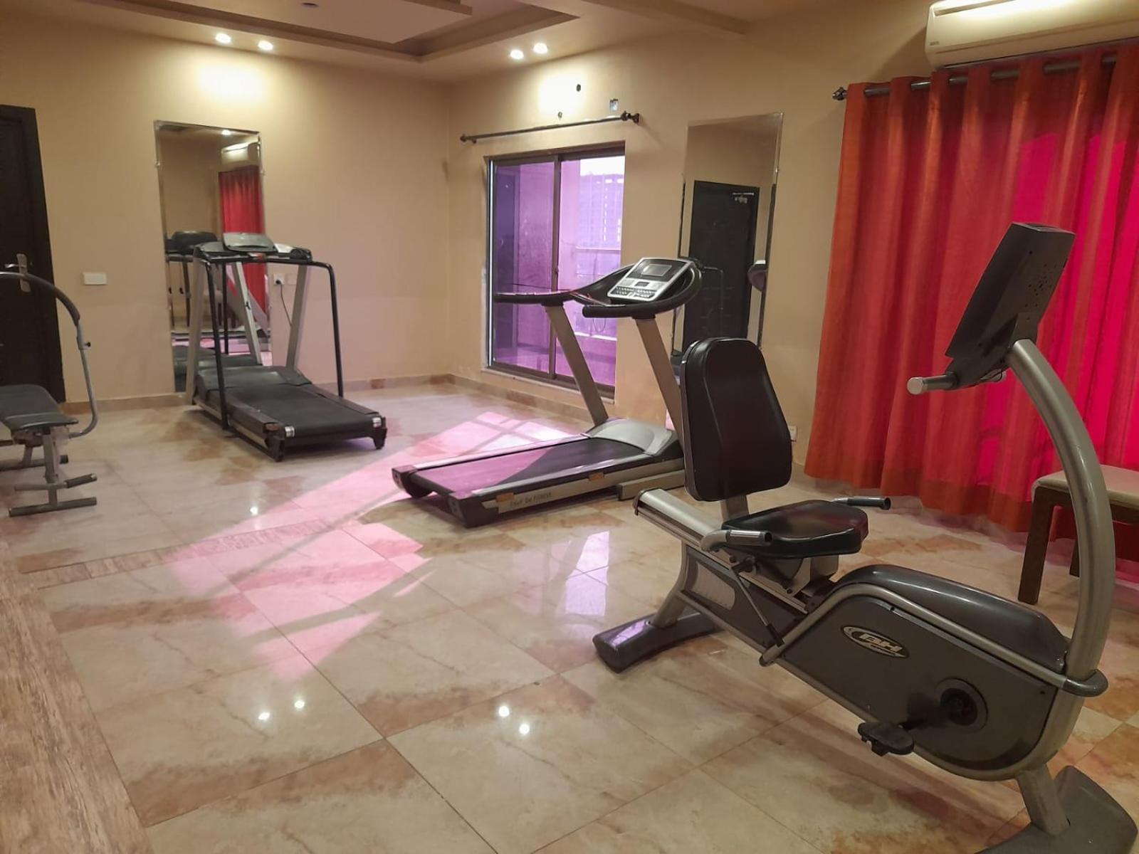 Grand Regent Hotel And Suites Faisalabad Extérieur photo