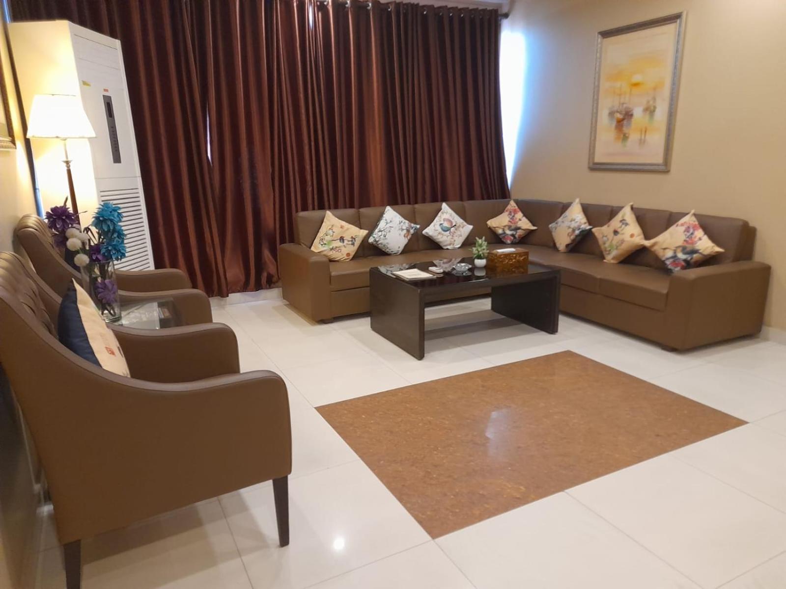 Grand Regent Hotel And Suites Faisalabad Extérieur photo