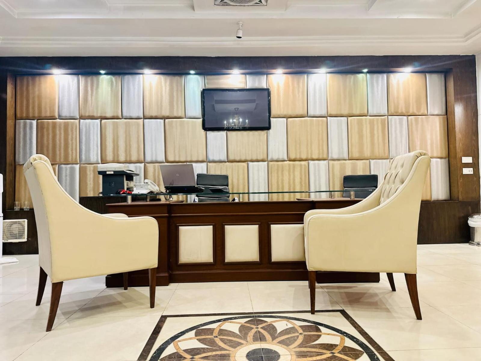 Grand Regent Hotel And Suites Faisalabad Extérieur photo
