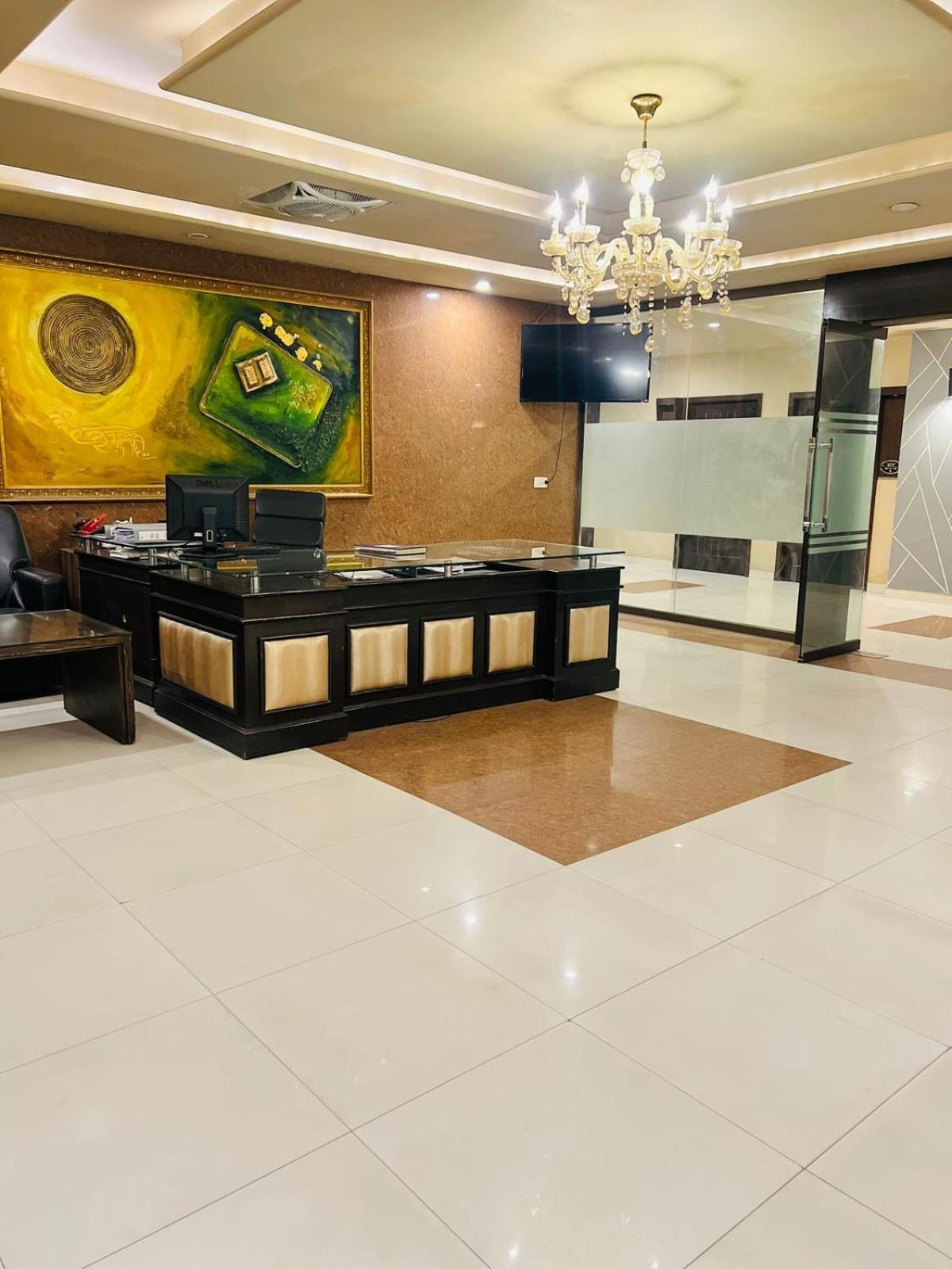 Grand Regent Hotel And Suites Faisalabad Extérieur photo