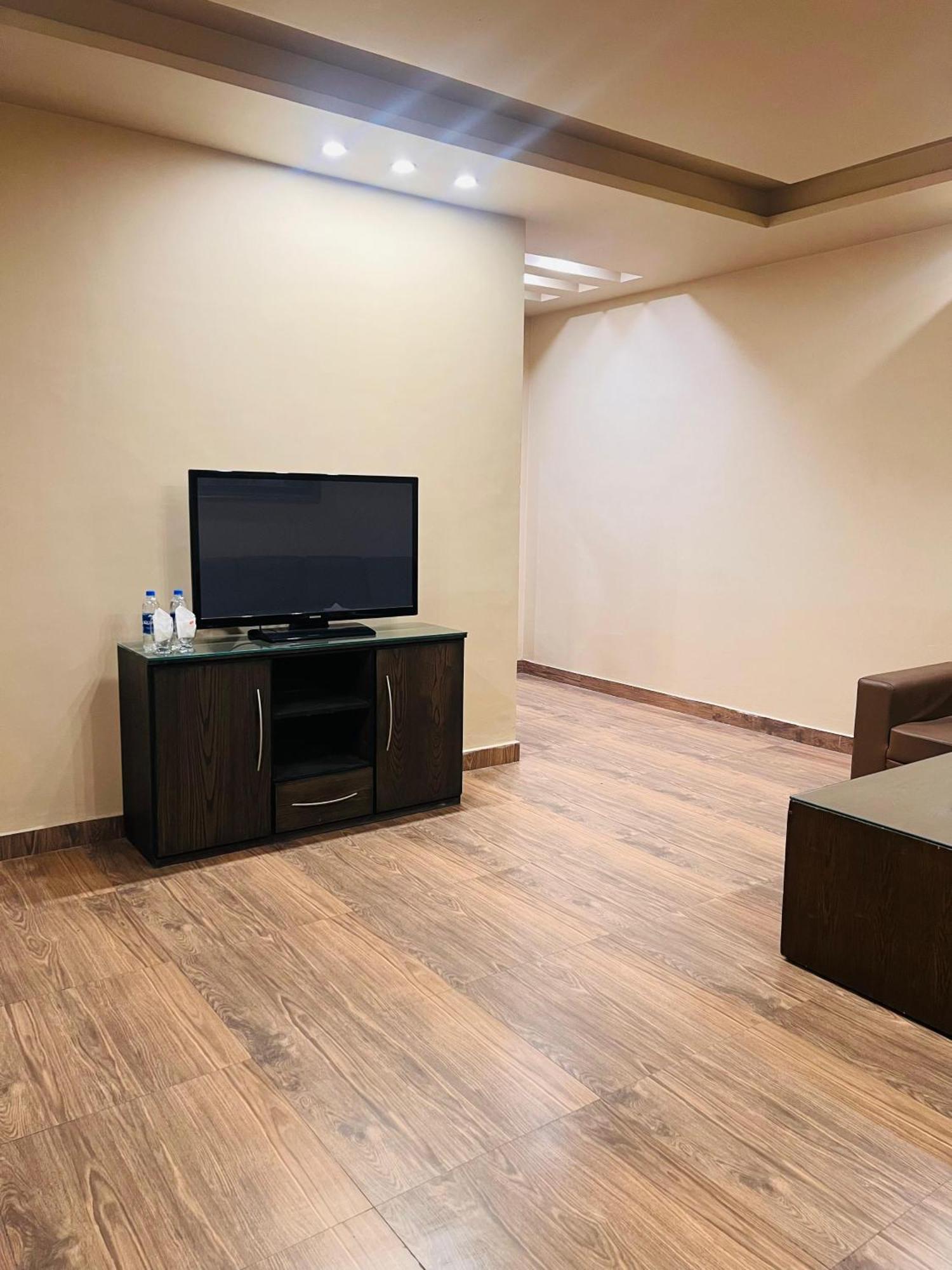 Grand Regent Hotel And Suites Faisalabad Extérieur photo