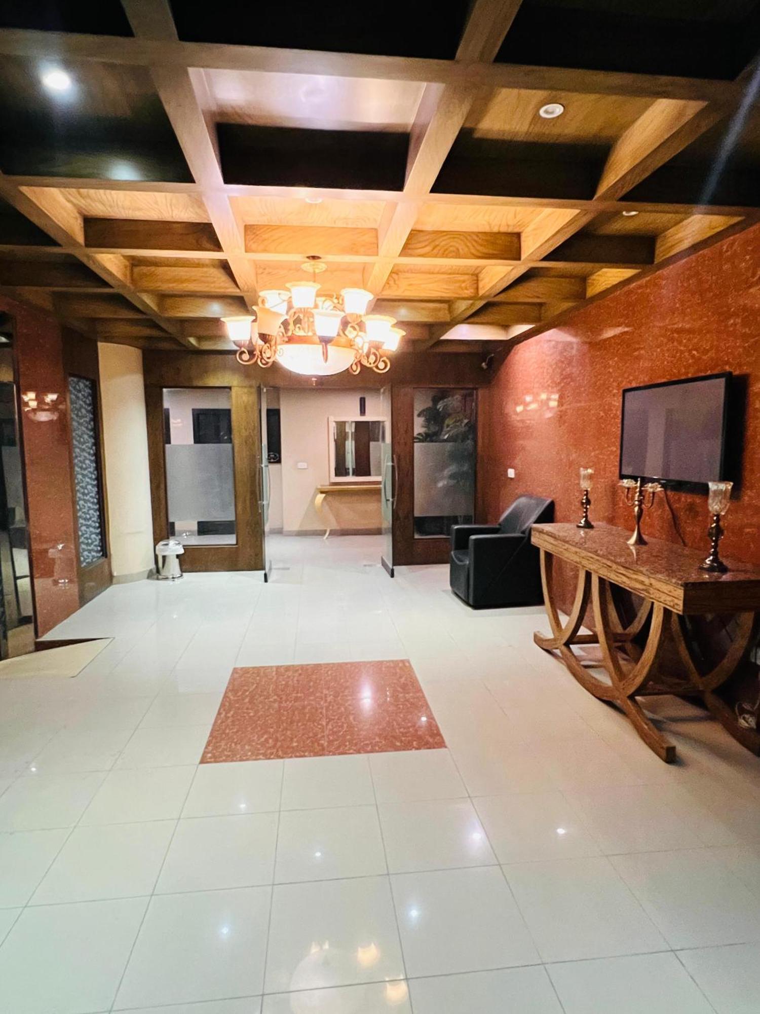 Grand Regent Hotel And Suites Faisalabad Extérieur photo